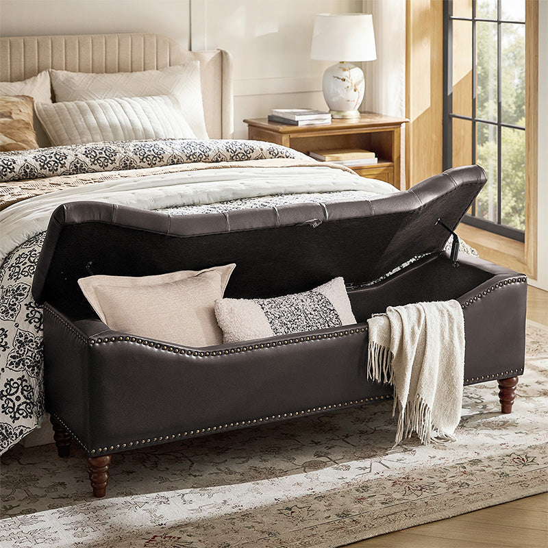 Banc de rangement capitonné en similicuir avec accoudoirs, garniture cloutée et pieds en bois tourné | Camel / Marron / Noir / Bleu marine | Individuel