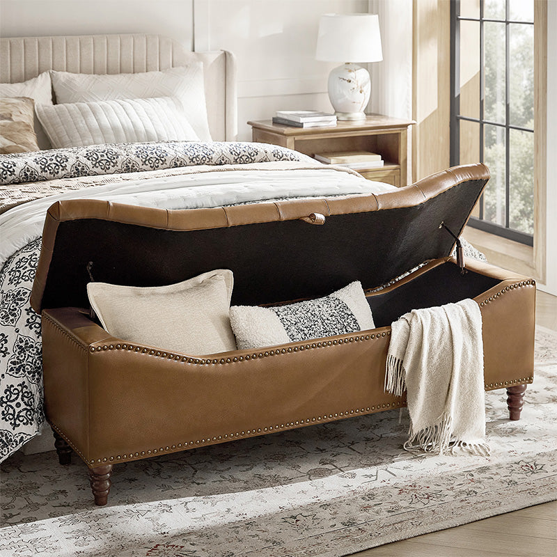 Banc de rangement capitonné en similicuir avec accoudoirs, garniture cloutée et pieds en bois tourné | Camel / Marron / Noir / Bleu marine | Individuel