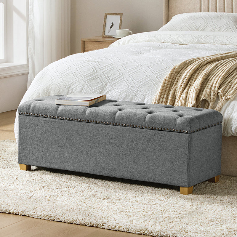 Banc de rangement capitonné avec housse en tissu amovible et garniture cloutée | Blanc/Gris | Simple