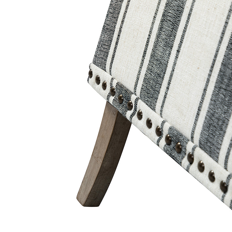 Fauteuil en polyester rayé avec garniture cloutée, accoudoirs carrés et pieds en bois sculpté gris fumé | Marine / Gris / Noir / Bleu | Siège unique