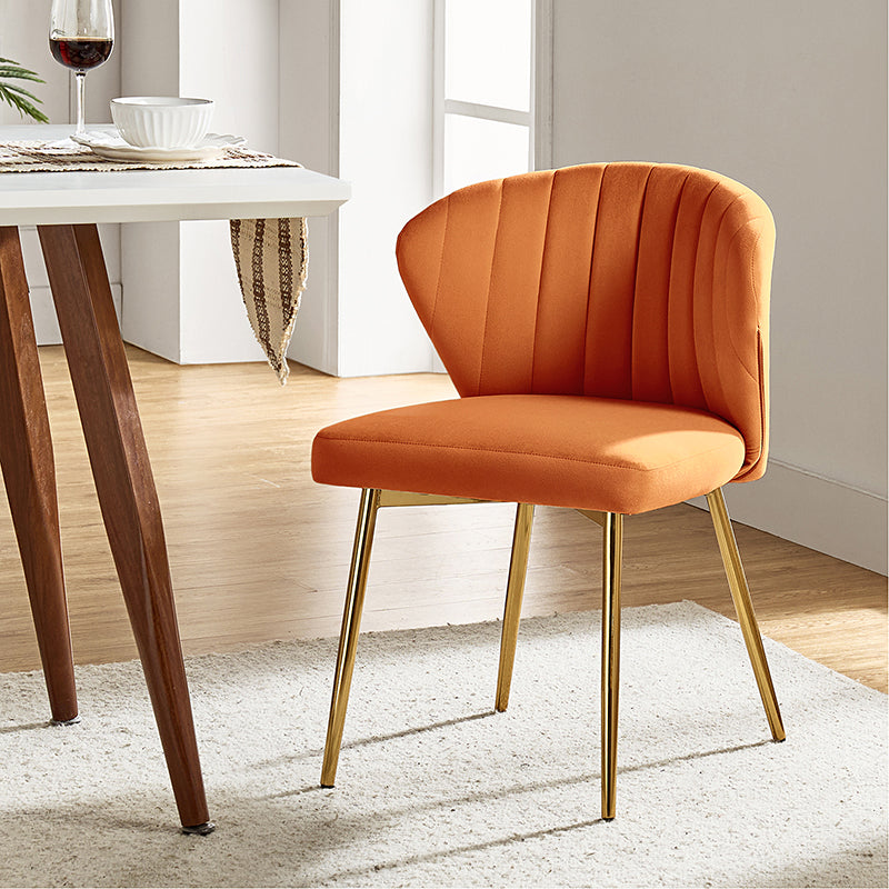 Chaise d'appoint capitonnée en velours avec rembourrage en mousse et pieds en métal doré | Jaune / Orange / Bleu sarcelle / Sauge / Rose / Bleu marine / Rouge / Vert / Fuchsia / Ivoire / Noir / Moutarde / Fauve | Siège unique