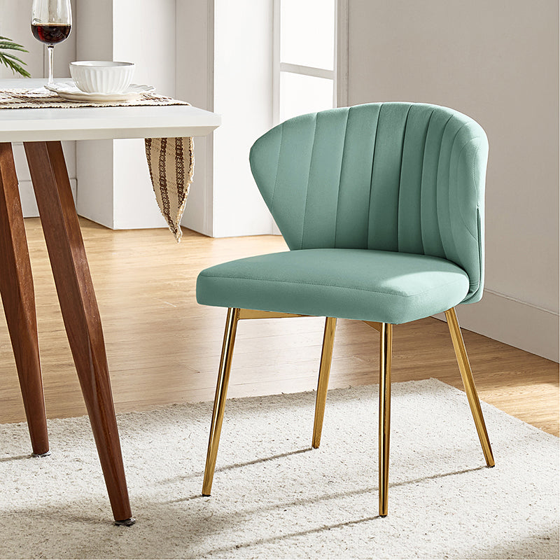 Chaise d'appoint capitonnée en velours avec rembourrage en mousse et pieds en métal doré | Jaune / Orange / Bleu sarcelle / Sauge / Rose / Bleu marine / Rouge / Vert / Fuchsia / Ivoire / Noir / Moutarde / Fauve | Siège unique