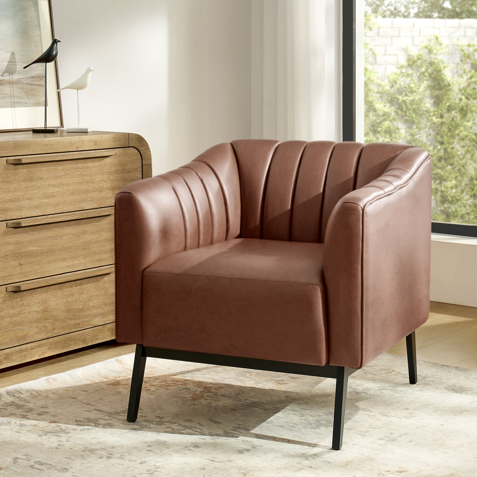 Fauteuil en similicuir à dossier capitonné vertical avec rembourrage en mousse et pieds en métal noir | Camel / Gris / Noir / Marron / Bleu marine | Siège individuel
