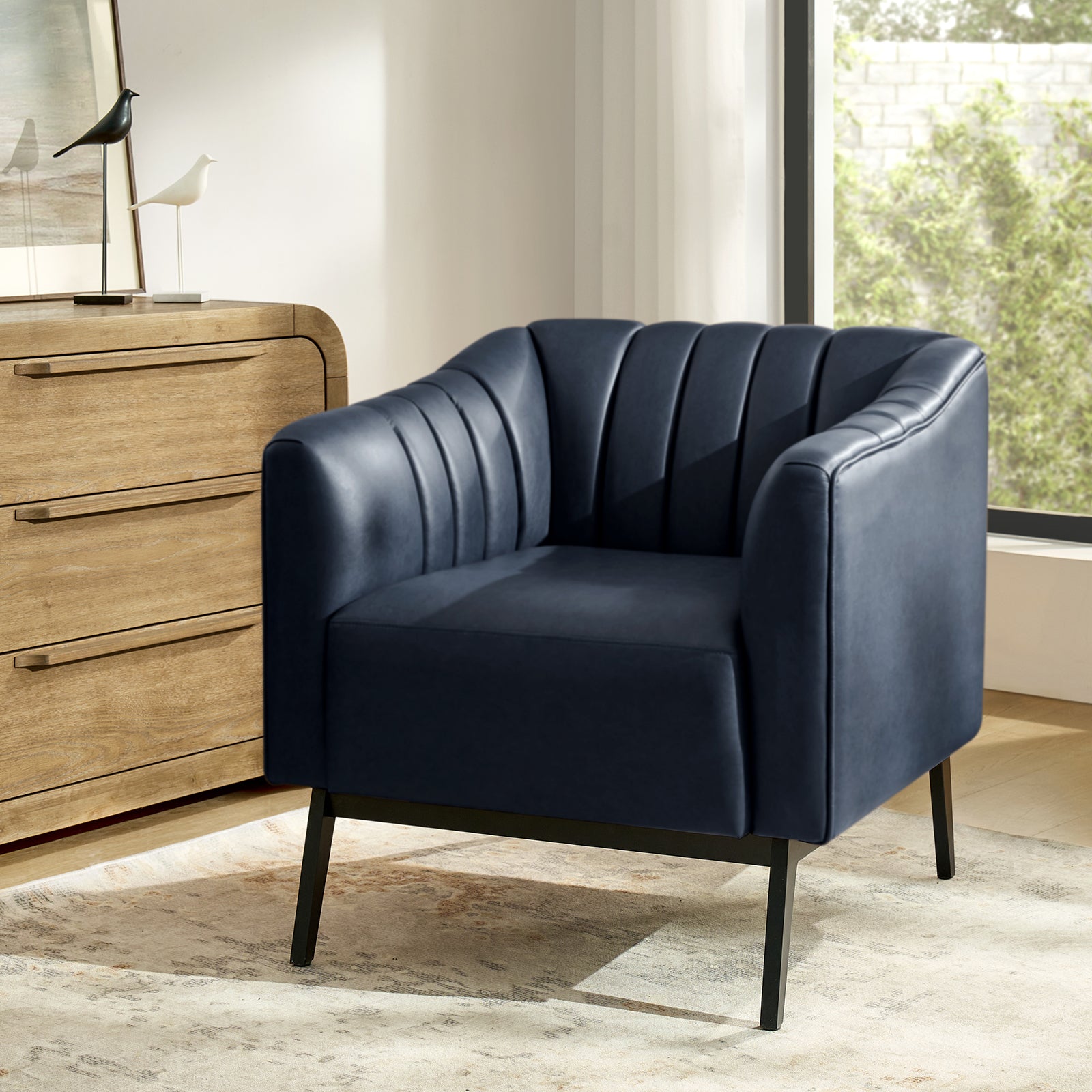 Fauteuil en similicuir à dossier capitonné vertical avec rembourrage en mousse et pieds en métal noir | Camel / Gris / Noir / Marron / Bleu marine | Siège individuel