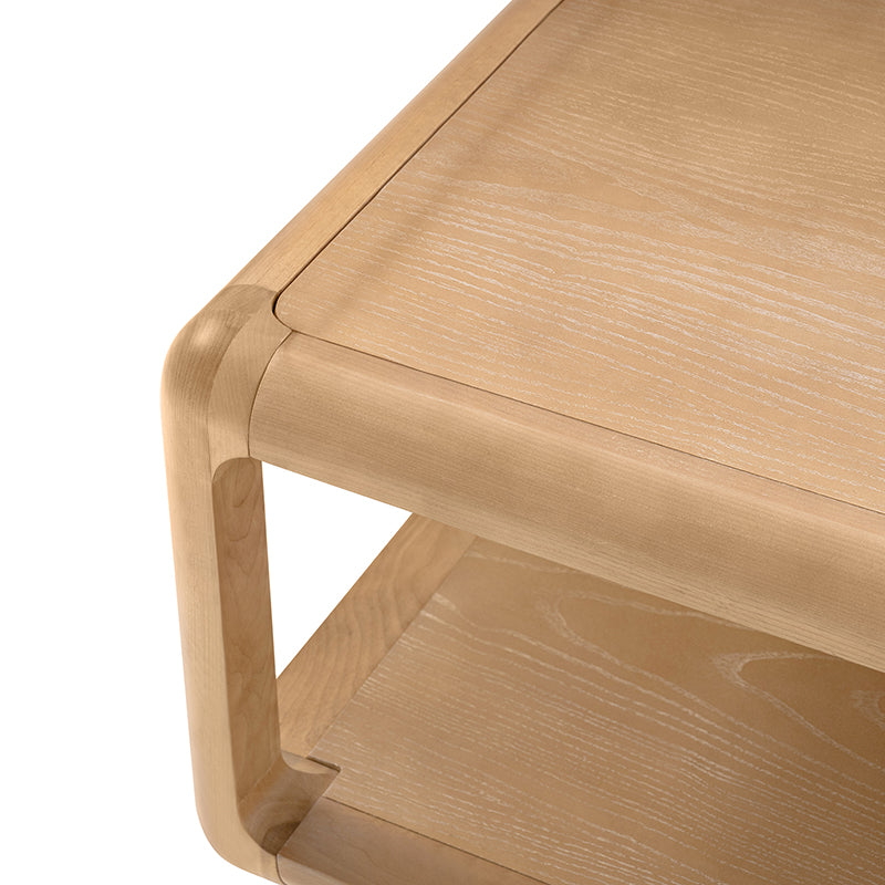 Table basse en bois massif avec coins arrondis, rangement ouvert et base à cadre ouvert | Naturel / Chêne / Noir | Simple