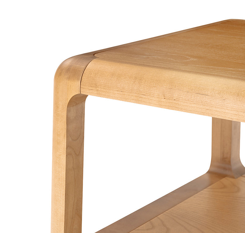 Table basse en bois massif avec coins arrondis, rangement ouvert et base à cadre ouvert | Naturel / Chêne / Noir | Simple