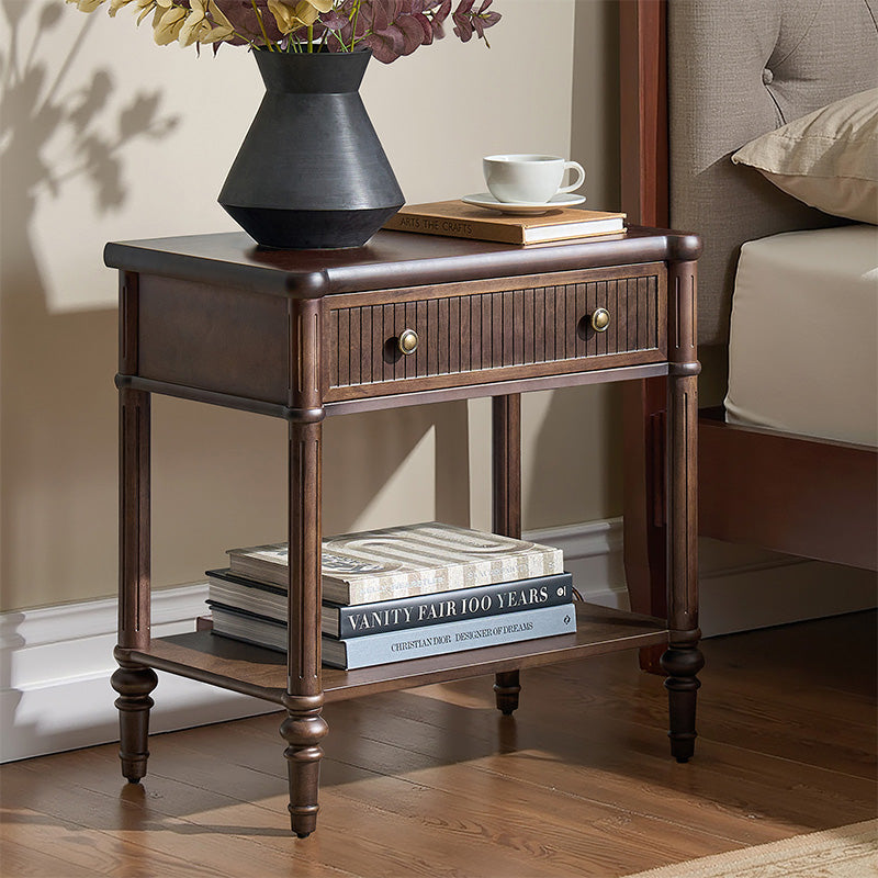 Table de chevet et d'appoint à tiroirs cannelés avec prises USB/Type-C intégrées et pieds en bois massif tournés | Noyer / Noir / Marron | 1 tiroir ou 3 tiroirs