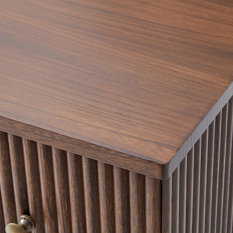 Table de chevet 3 tiroirs en bois massif avec façades de tiroirs cannelées et station de charge intégrée | Chêne / Noyer / Charbon | Unité
