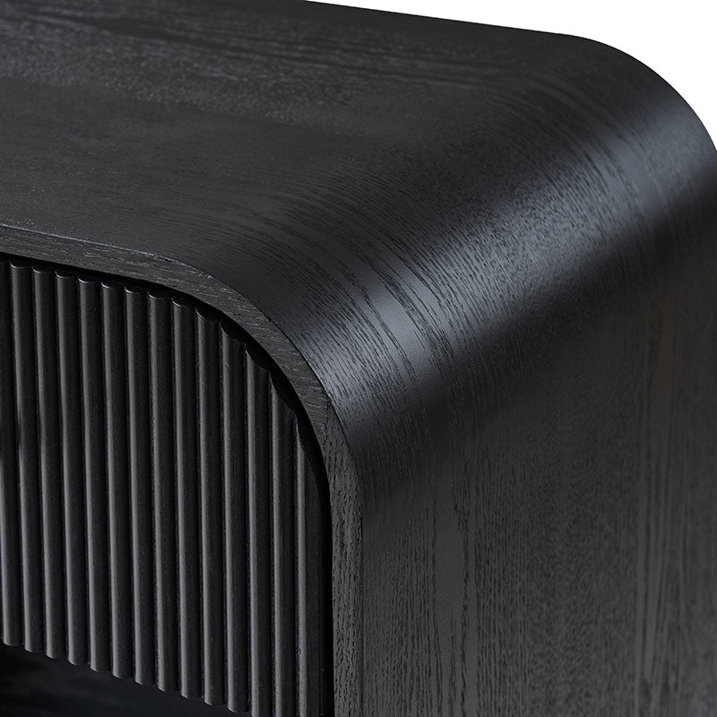 Table de chevet arquée à 1 tiroir de 68 cm avec façade cannelée, niche ouverte et port USB intégré | Chêne / Noyer / Noir | Simple