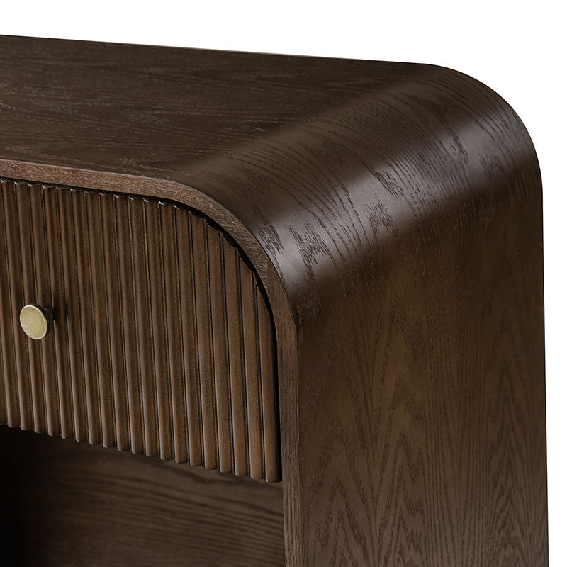 Table de chevet arquée à 1 tiroir de 68 cm avec façade cannelée, niche ouverte et port USB intégré | Chêne / Noyer / Noir | Simple