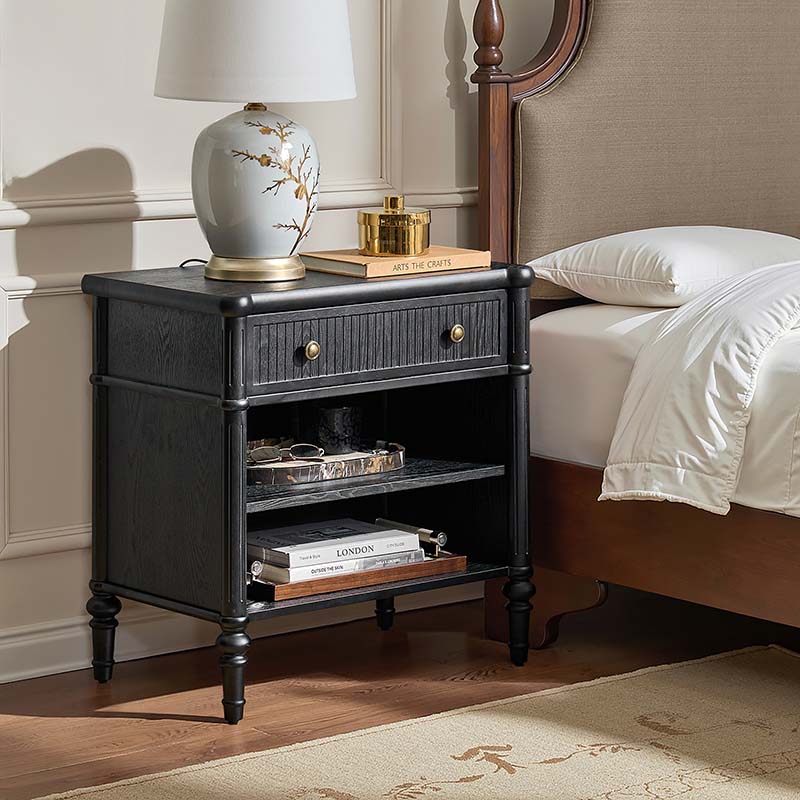 Table de chevet et d'appoint à tiroirs cannelés avec prises USB/Type-C intégrées et pieds en bois massif tournés | Noyer / Noir / Marron | 1 tiroir ou 3 tiroirs