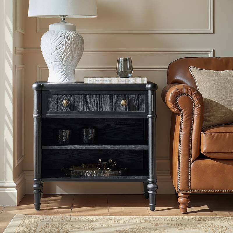 Table de chevet et d'appoint à tiroirs cannelés avec prises USB/Type-C intégrées et pieds en bois massif tournés | Noyer / Noir / Marron | 1 tiroir ou 3 tiroirs
