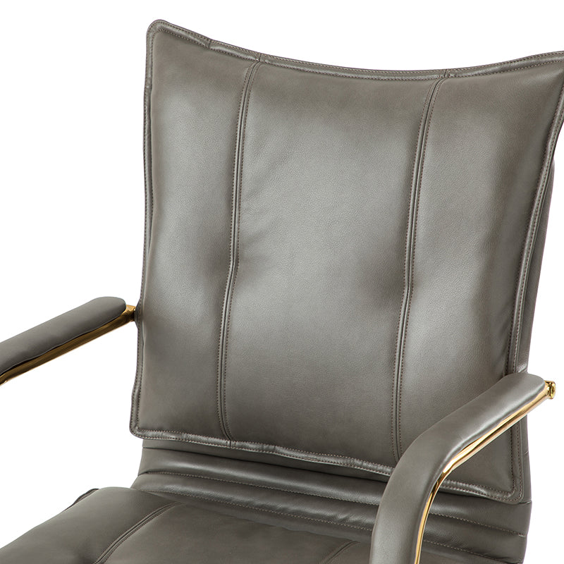 Chaise de bureau pivotante capitonnée en similicuir avec hauteur réglable, accoudoirs et base étoile à 5 branches dorée | Camel / Bleu marine / Marron / Noir / Gris / Sauge / Blanc | Une place