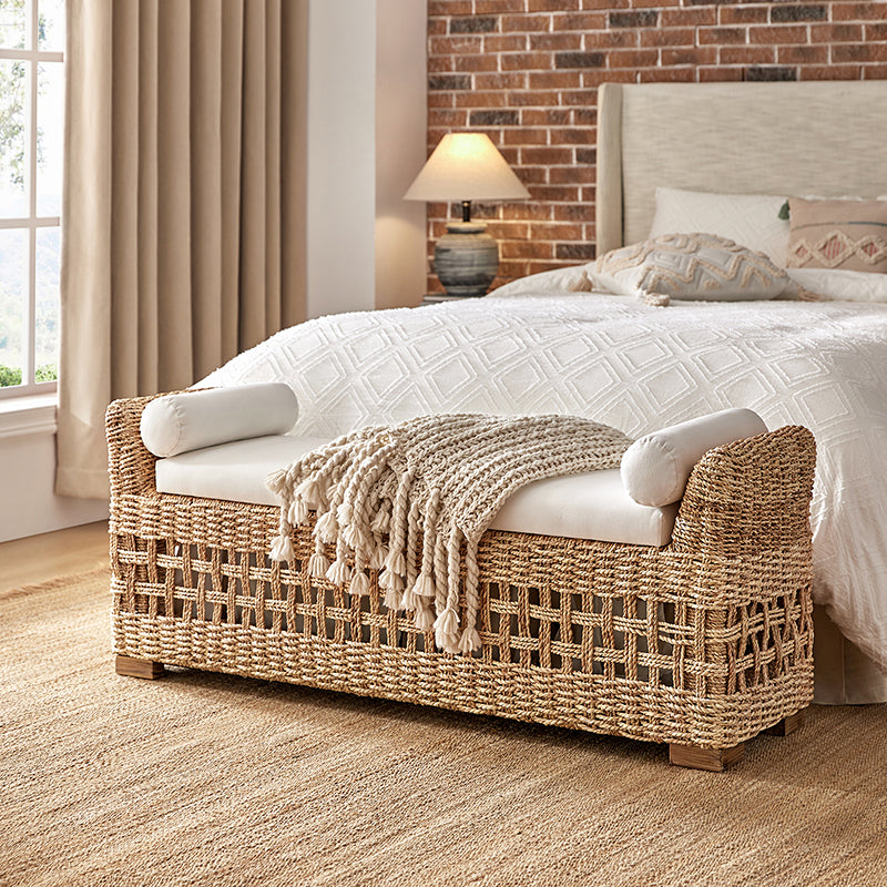 Banc de rangement à abattant en jacinthe d'eau avec détails sculptés, accoudoirs cylindriques et pieds en bois d'acacia | Naturel | Simple