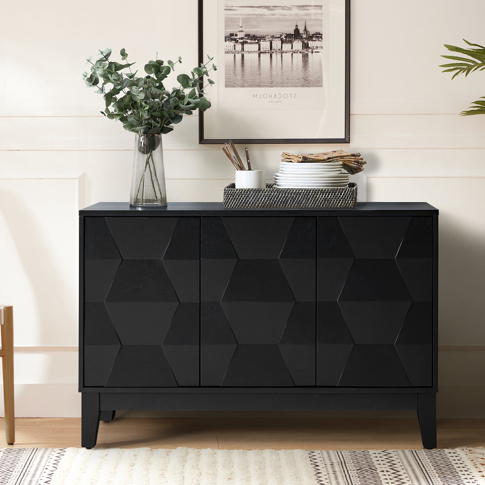 Buffet 3 portes à motif hexagonal en relief de 45 po avec portes à ouverture par pression, 2 tablettes ajustables et pieds effilés en bois d'hévéa | Noyer / Bois flotté / Noir / Blanc | Simple