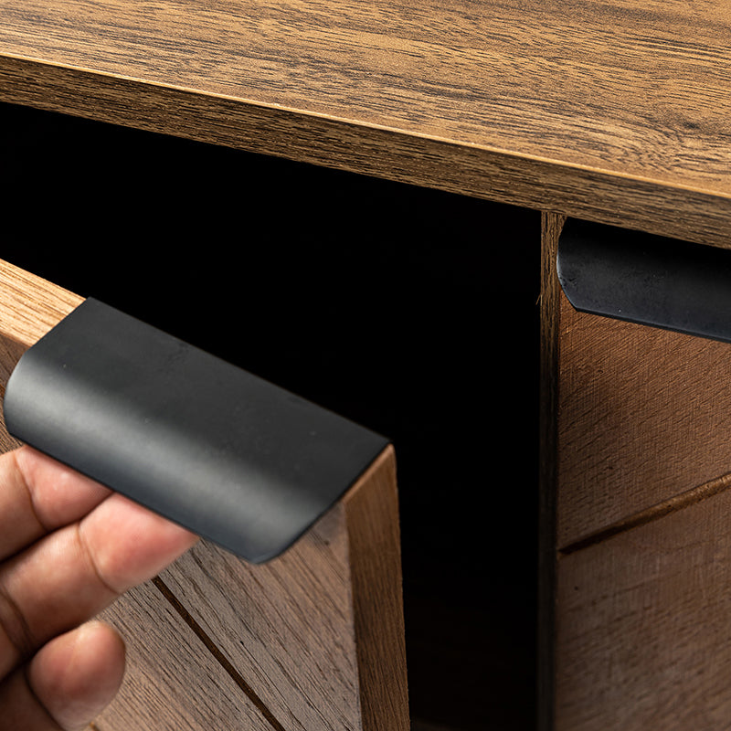 Buffet 3 portes motif chevrons, 2 étagères intérieures réglables et pieds en métal noir | Noir / Noyer | Individuel
