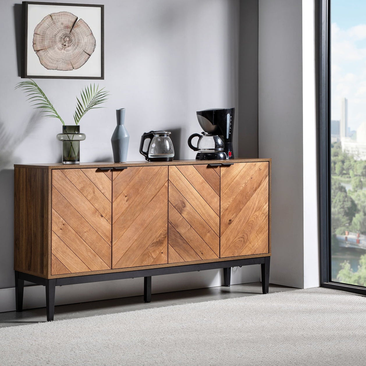 Buffet 4 portes en chevrons de 140 cm avec étagères réglables, pieds en métal et fermeture magnétique | Noir / Noyer | Simple