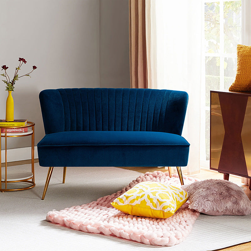 Causeuse capitonnée en velours avec dossier incurvé, rembourrage en mousse et pieds coniques en métal doré | Moutarde / Rose / Sauge / Violet / Bleu marine / Vert / Fuchsia / Havane / Orange / Noir / Sarcelle / Ivoire | 2 places