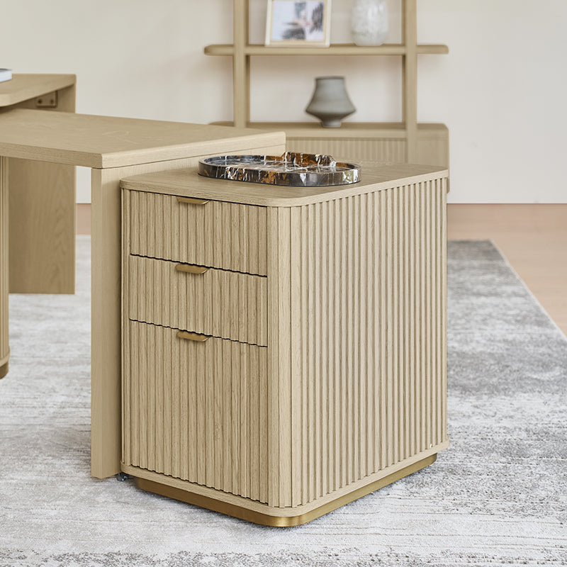Cabinet à 3 tiroirs cannelés avec bords arrondis, poignées métalliques, base métallique mince et roulettes | Naturel | Simple