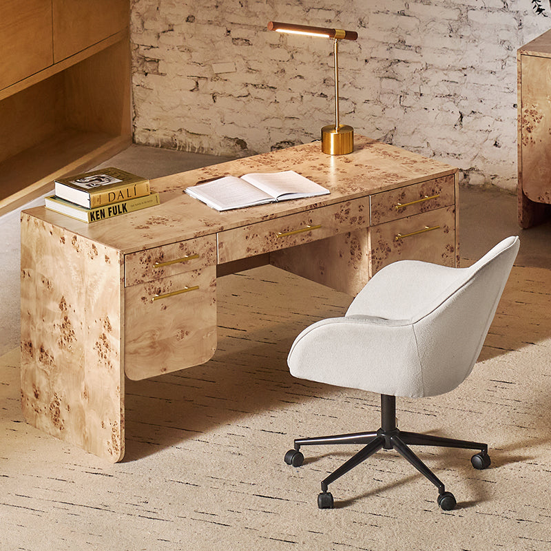 Bureau en bois de loupe avec 3 tiroirs, placards dissimulés, panneau d'intimité et poignées en laiton brossé | Naturel / Noyer | Simple