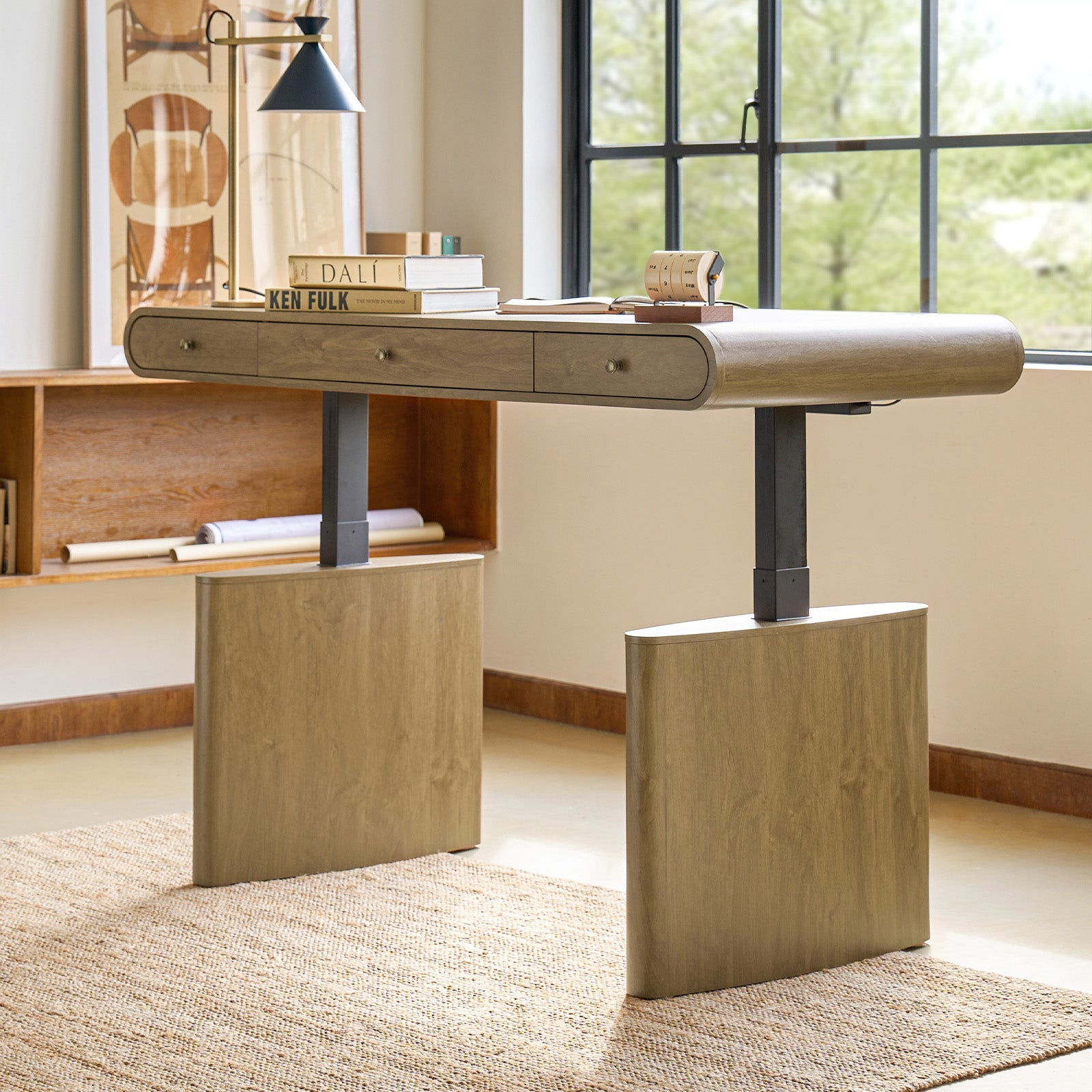 Bureau électrique réglable en hauteur avec chargeur sans fil, prises escamotables et 3 tiroirs à fermeture automatique | Chêne clair / Bois flotté | Simple