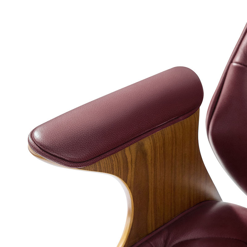 Chaise de bureau en cuir et bois courbé avec capitonnage, inclinaison à 14° et roulettes pivotantes | Camel / Bordeaux | Siège unique