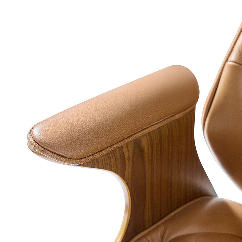 Chaise de bureau en cuir et bois courbé avec capitonnage, inclinaison à 14° et roulettes pivotantes | Camel / Bordeaux | Siège unique