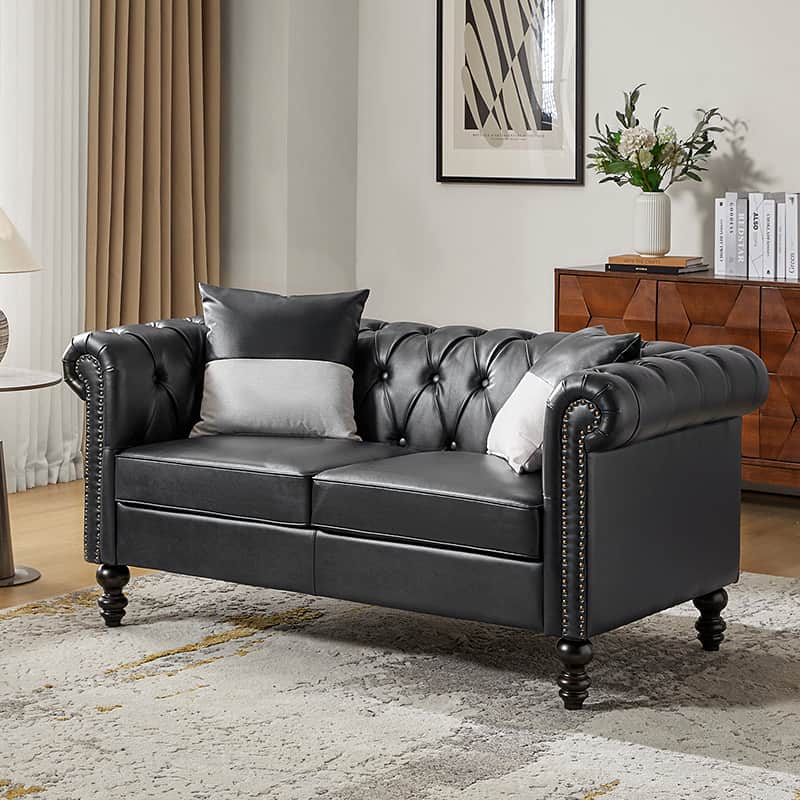 Causeuse en Cuir PU à Accoudoirs Roulés avec Capitonnage Boutonné, Clous Décoratifs et 2 Coussins | Noir / Chameau | 2 Places